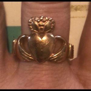 9 Carat Gold Men’s Claddagh Ring:Make me an offer!